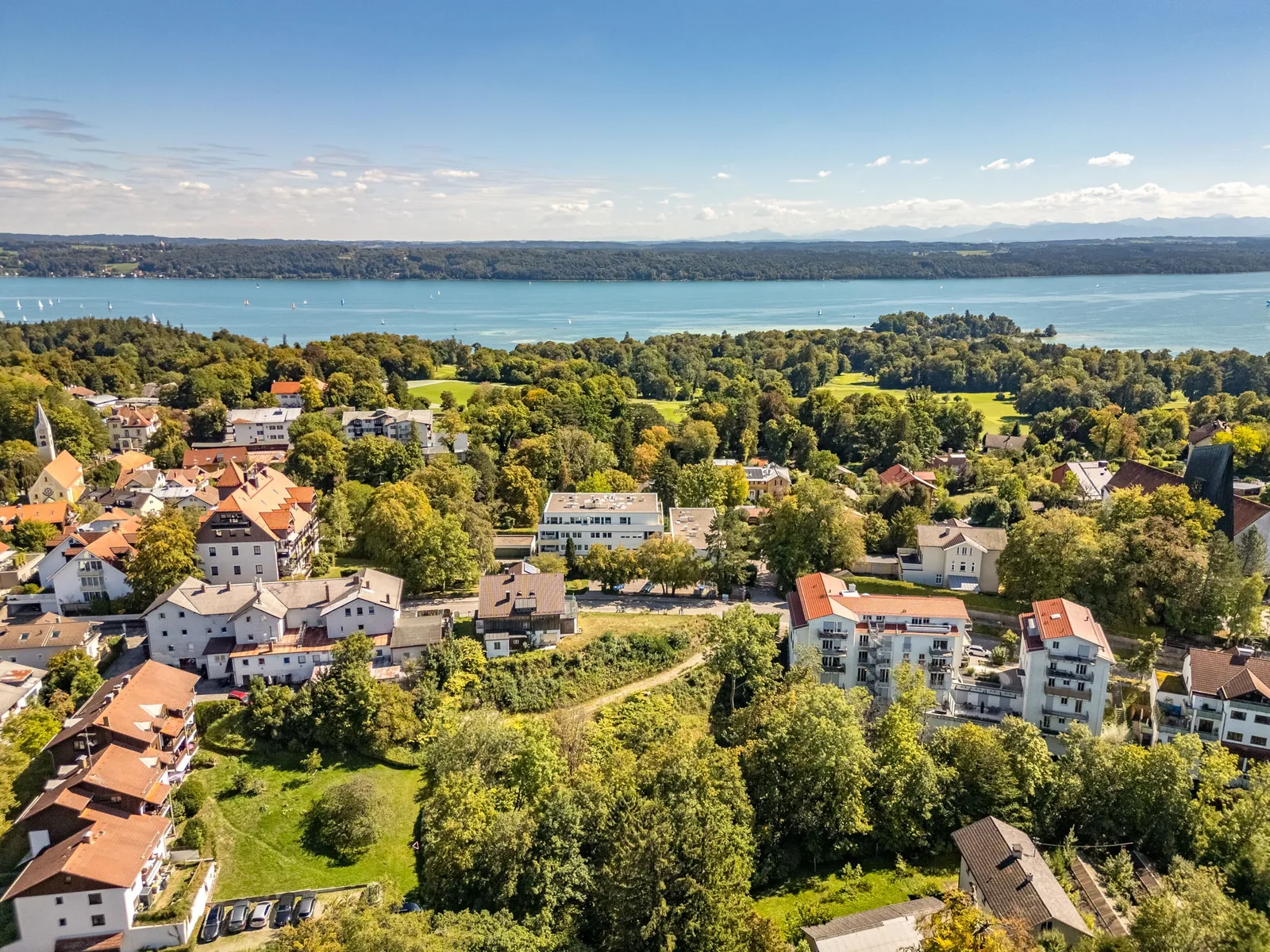 Luftaufnahme mit Seenblick
